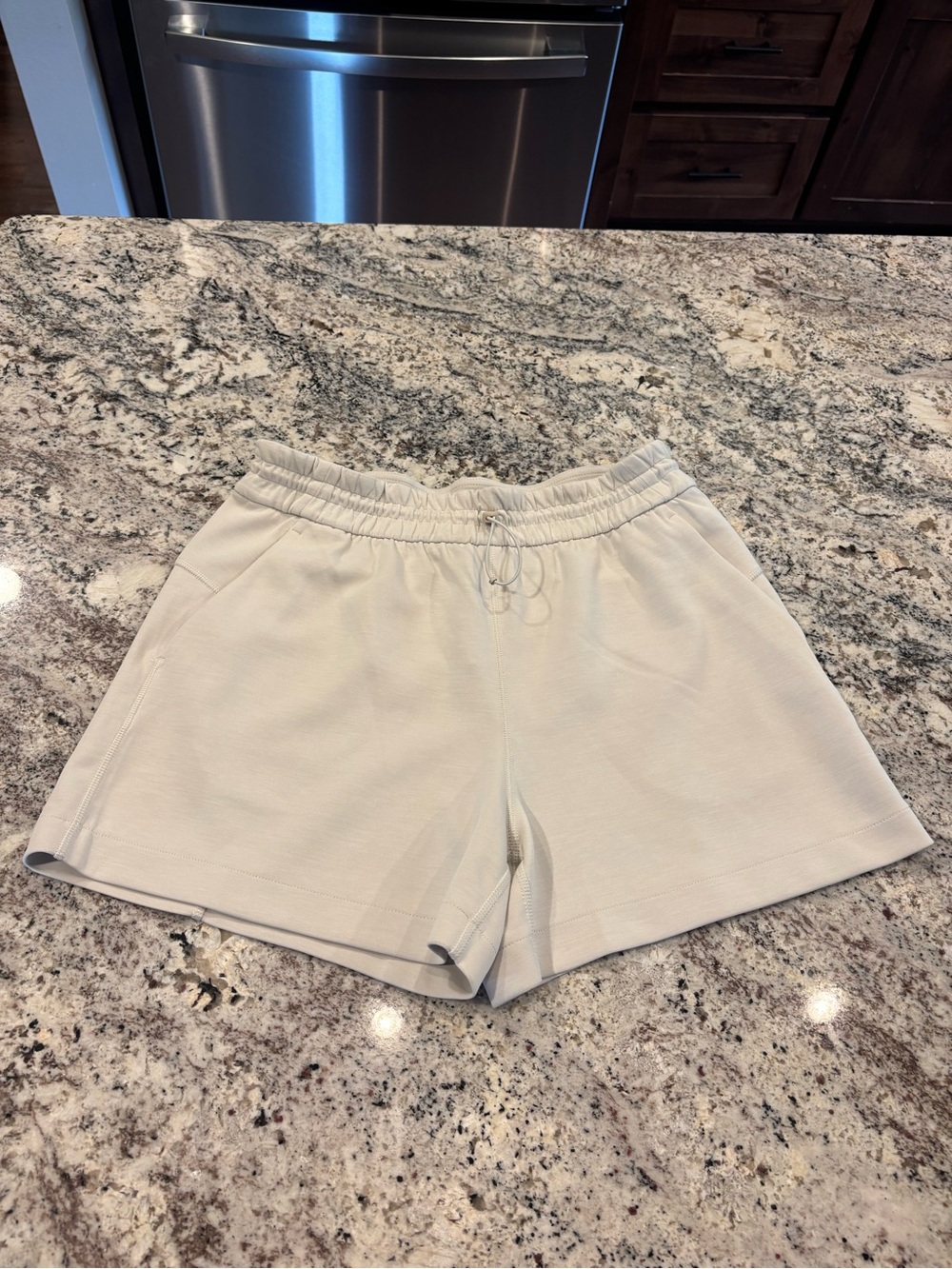 Women's lululemon Casual Elastic-Waist Cream Shorts